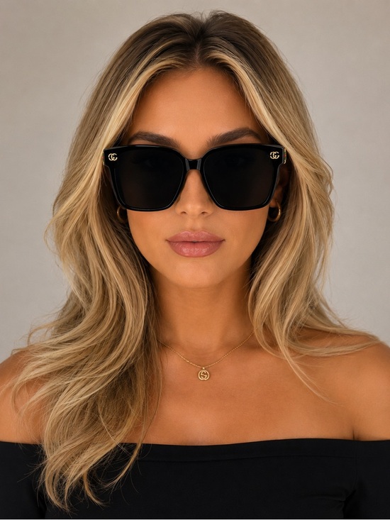 Accessories - Luxe Fashion Oversized Sunglasses – Black Frame with Gold and Stripe Detail